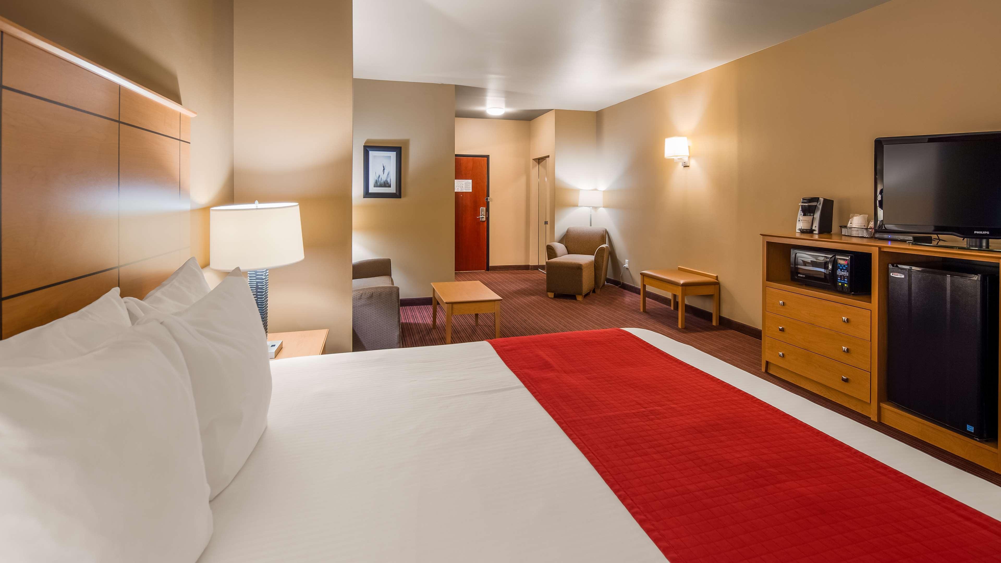 Best Western Golden Prairie Inn And Suites Sidney Bagian luar foto