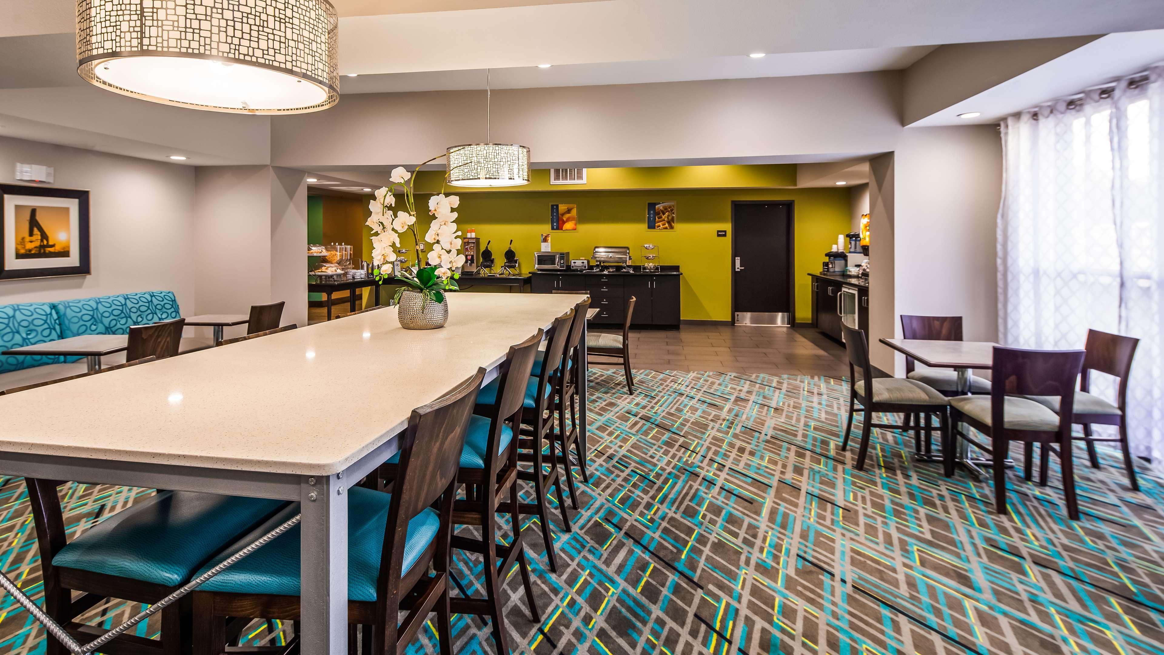 Best Western Golden Prairie Inn And Suites Sidney Bagian luar foto
