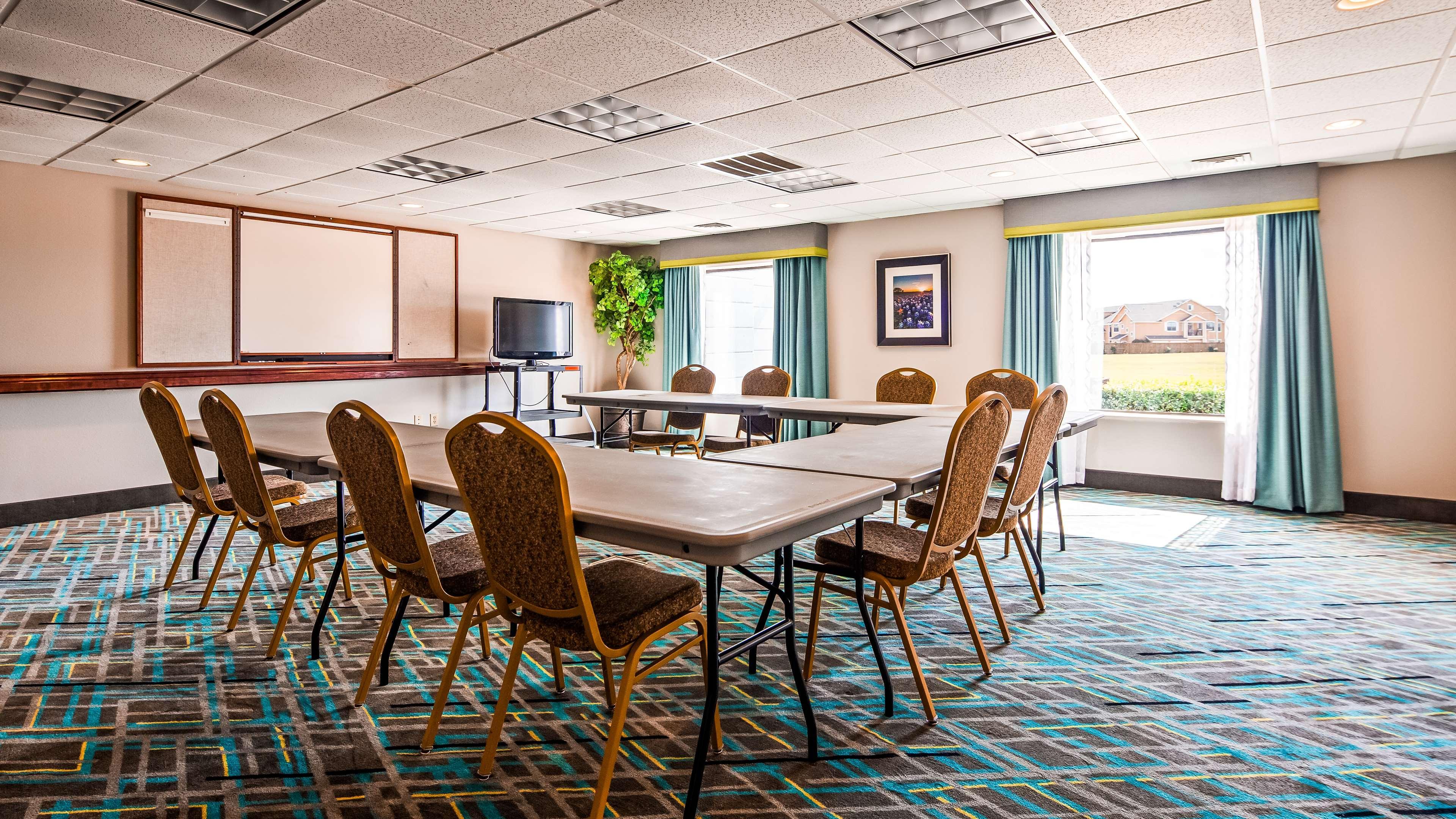 Best Western Golden Prairie Inn And Suites Sidney Bagian luar foto