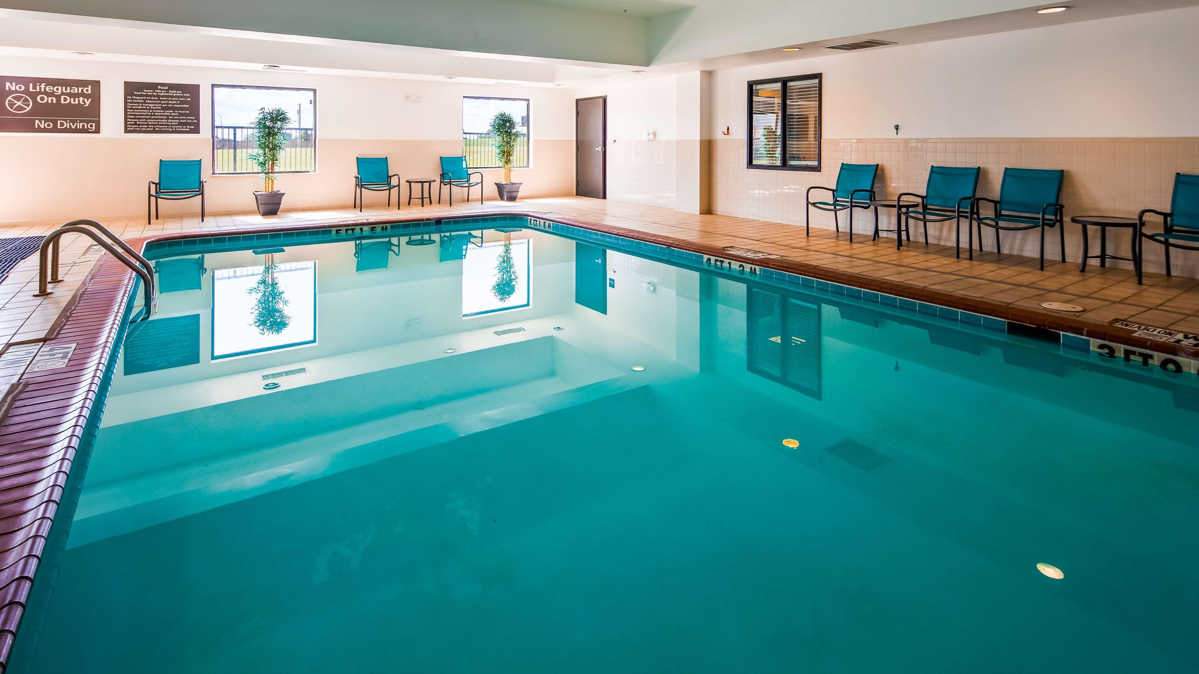 Best Western Golden Prairie Inn And Suites Sidney Bagian luar foto