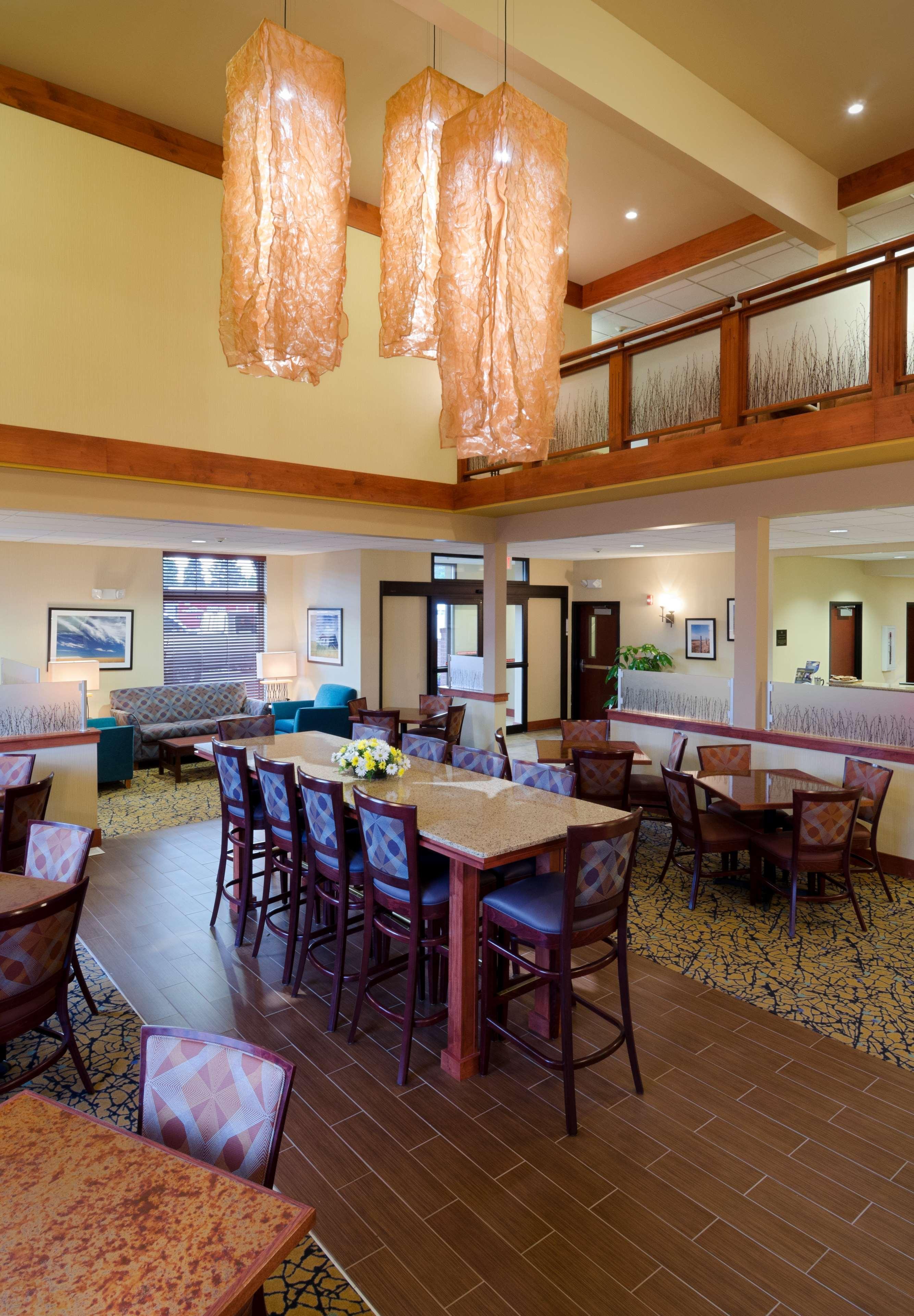 Best Western Golden Prairie Inn And Suites Sidney Bagian luar foto