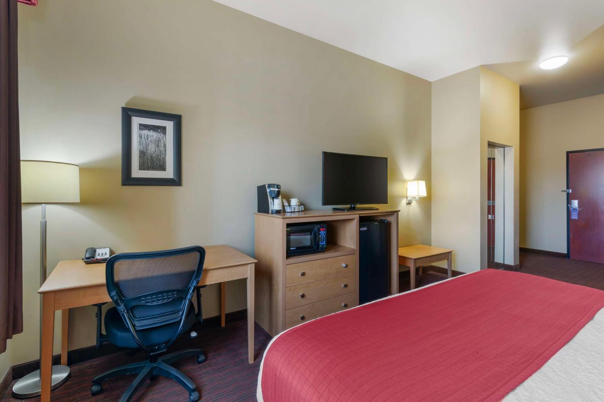 Best Western Golden Prairie Inn And Suites Sidney Bagian luar foto
