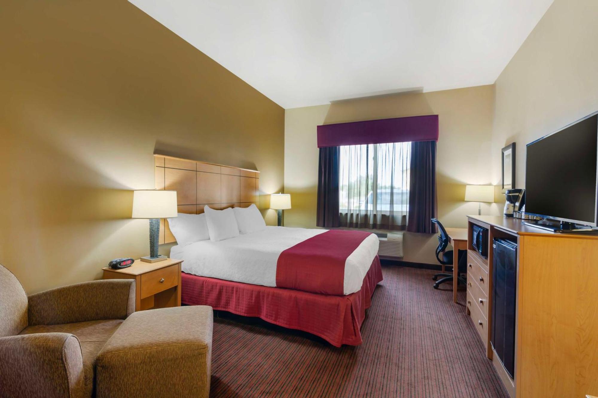 Best Western Golden Prairie Inn And Suites Sidney Bagian luar foto