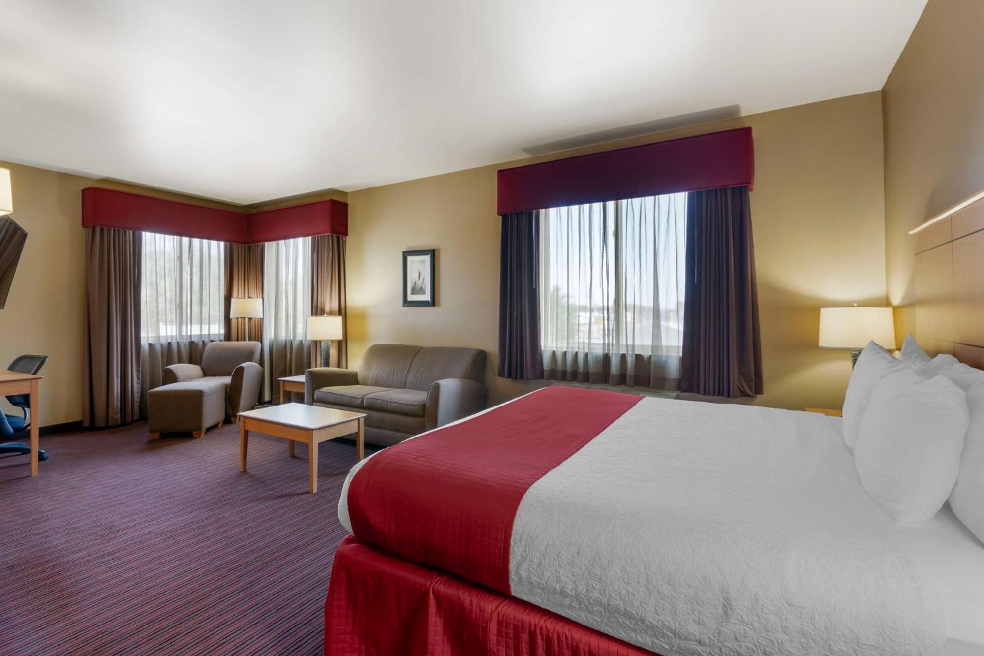 Best Western Golden Prairie Inn And Suites Sidney Bagian luar foto